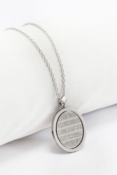 Çift Taraflı Döndürülebilir Çelik Kolye, Kişiye Özel İsim Yazılı ve Nazar Ayeti Gümüş Renkli Kolye