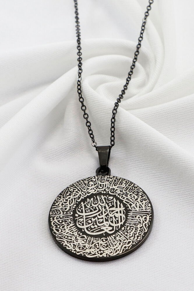Manevi ve Zihinsel Huzur Nazar Ayeti ve Fatiha Suresi İşlemeli 316L Çelik Siyah Renkli Kolye 3 cm