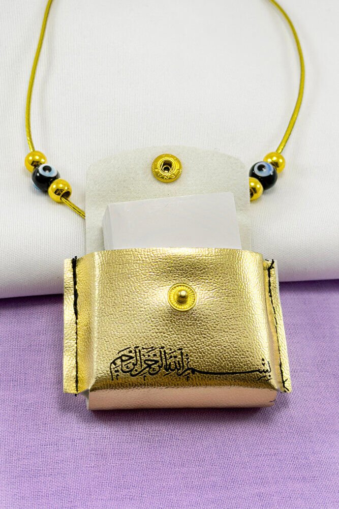 Altın Renkli El Yapımı Siyah Cam Nazarlı Deri Çantalı Mini Kur'an-ı Kerim Lastikli Oto Ayna Süsü