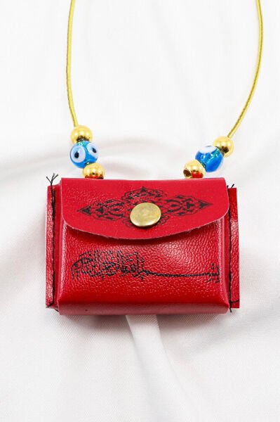 Kırmızı Cam Nazar Boncuğu Deri Çantalı Mini Kur'an-ı Kerim Lastikli Araba Dikiz Ayna Süsü