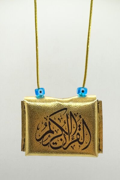 Altın Renkli Kare Nazarlı Deri Çantalı Mini Kur'an-ı Kerim Lastikli Araba Dikiz Ayna Süsü