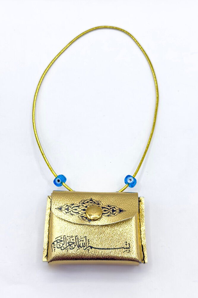 Altın Renkli Kare Nazarlı Deri Çantalı Mini Kur'an-ı Kerim Lastikli Araba Dikiz Ayna Süsü