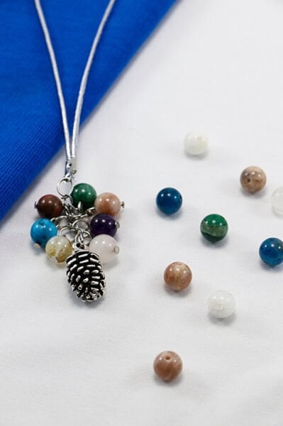 Yedi Çakra Doğaltaş Salkımlı Metal Kozalak Araba Dikiz Ayna Süsü, Gümüş Renkli Araba Hediyesi