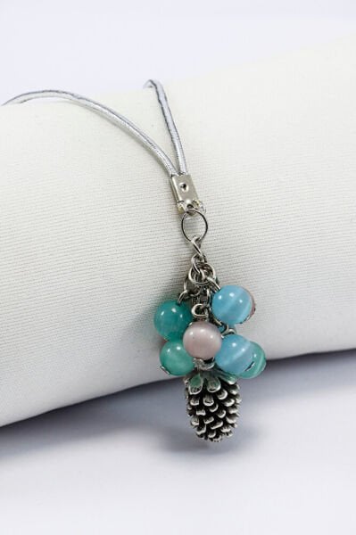 Pastel Cam Boncuklu Salkımlı Metal Kozalak Araba Dikiz Ayna Süsü, Gümüş Renkli Araba Hediyesi