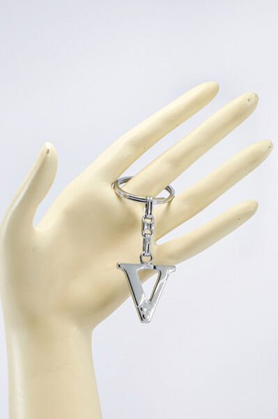 Gümüş Renkli Küçük Metal V Harfi Anahtarlık / Harfli Çanta Süsü