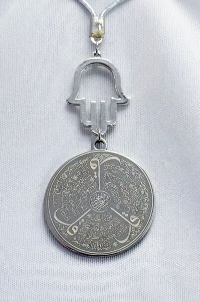 Parlak Taş Hamseli Gümüş Renk Çelik Çift Taraflı Ayetel Kürsi Felak Nas Ihlas Araba Ayna Süsü