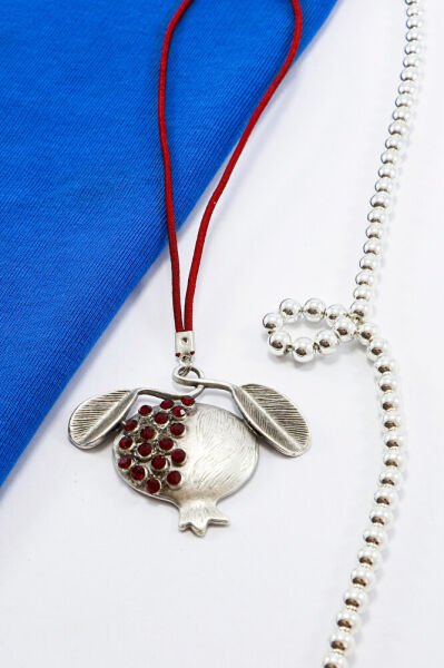 Koyu Kırmızı Parlak Taşlı Yapraklı Metal Nar Araba Dikiz Ayna Süsü, Elastik Kırmızı İpli